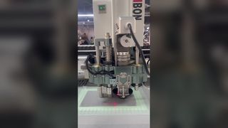 Macchina da taglio CNC con funzione di punzonatura per parti interne di automobili | IBON