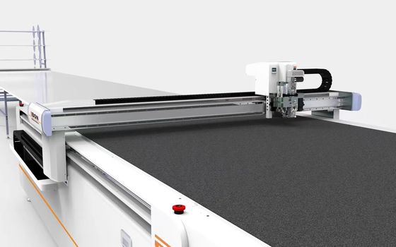 Buon prezzo Macchina automatica di taglio di capi di abbigliamento 11kw Macchina CNC di taglio di tessuti con supporto di personalizzazione CE in linea