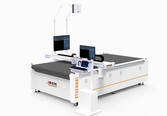 Macchina automatica di taglio di adesivi CNC 50hz Macchina di taglio di imballaggio 10kw