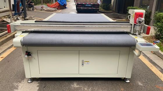 Buon prezzo 200-2600 mm/s Macchina di taglio senza stampo per materiale di gomma in PVC in linea