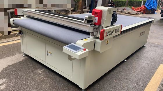 Buon prezzo Macchina per il taglio di guarnizioni di 2500 x 1600 mm con lama oscillante e punzione per la fabbricazione di scarpe in linea