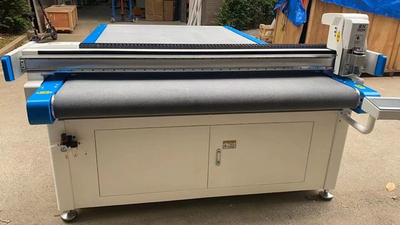Macchina di taglio automatico del coperchio del sedile per auto Macchina di taglio del tappeto per auto elettrico 50Hz