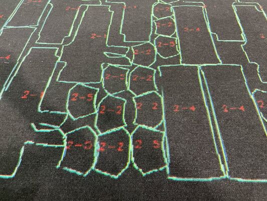 Buon prezzo Macchina di taglio per tappezzeria da 10 kW Macchina di taglio per tappeto per pavimenti per automobili 50 Hz in linea