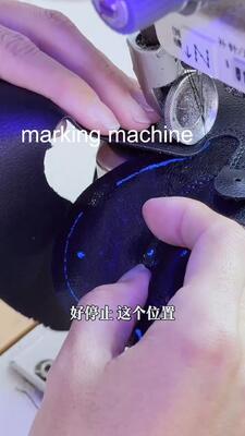 Macchina di marcatura a getto d'inchiostro controllata da computer con area di lavoro di 1200 x 900 mm e sistema di disegno a linea UV per tomaie di scarpe