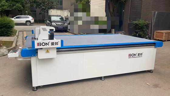 Tagliatore CNC per cuoio in PU.