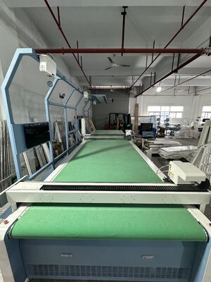 Macchina da taglio pelle CNC IB1660 a doppia testa con area di taglio 1600mmX6000mm e alta precisione per pelle vera